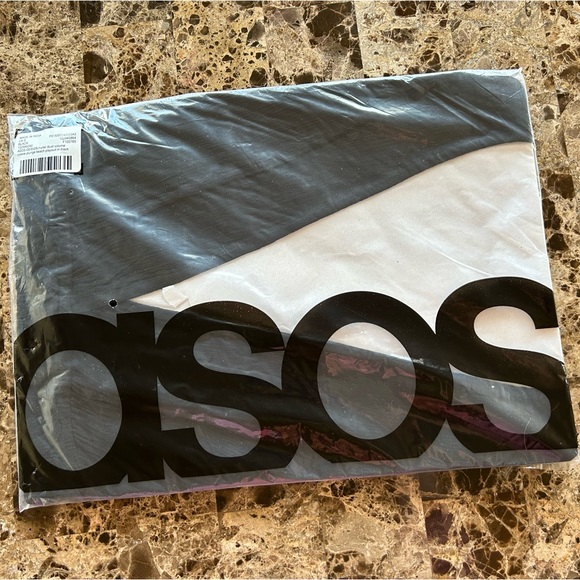 100% Viscose Plunge Neck Black Swimsuit Coverup - Picture 2 of 6